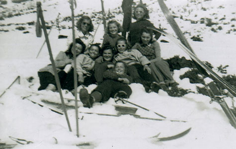 Speidargjenter på skitur i Fardalen.